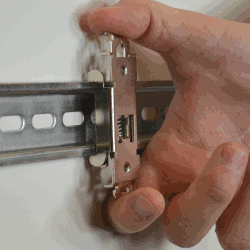 Use the release handle to remove the DINM23LR and DINM20 (brackets with less rail clearance) from a DIN rail.